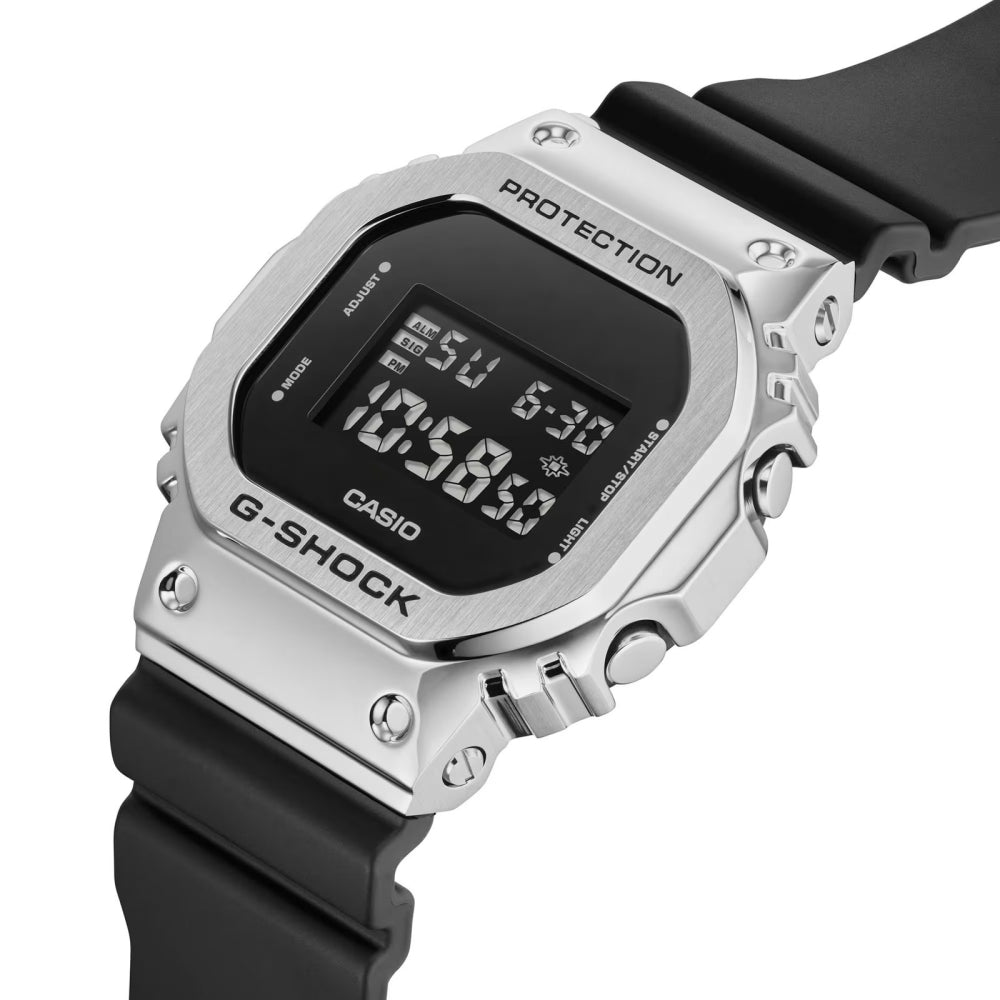 Casio GM-5600U-1ER